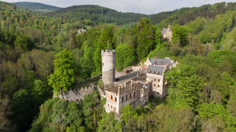 Karlovarští archeologové mají práci hradě Hauenštejn. Zkoumají středověký příkop