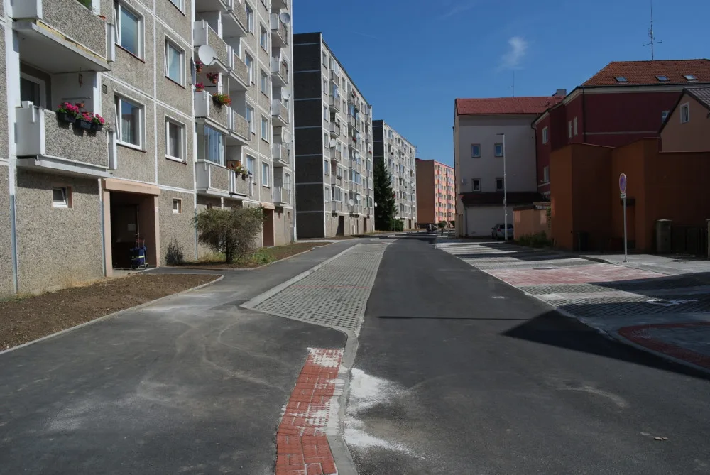 Oprava ulice Lidické nábřeží v Sokolově za téměř 13 milionů korun je hotová.
