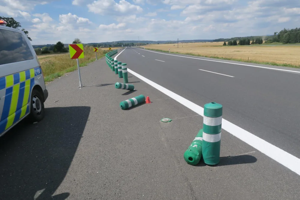Hrozivá statistika víkendových nehod motocyklů na Karlovarsku, pro tři zraněné motorkáře přiletěl vrtulník
