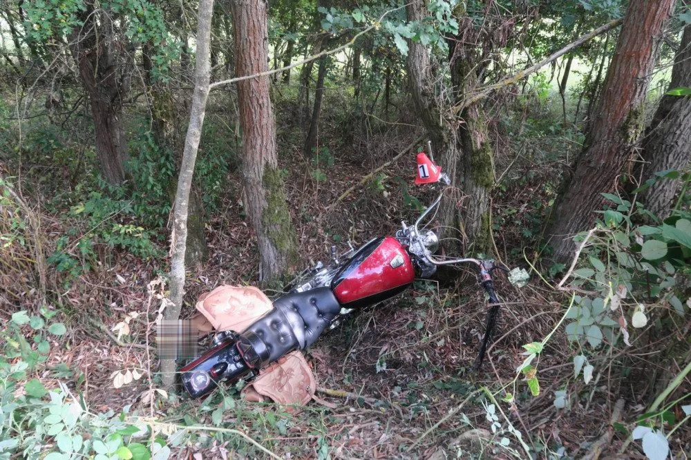 Hrozivá statistika víkendových nehod motocyklů na Karlovarsku, pro tři zraněné motorkáře přiletěl vrtulník
