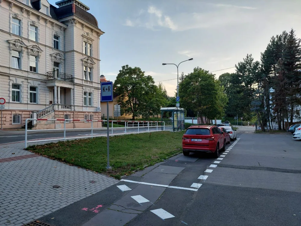 Polib a jeď. Karlovy Vary mají u základek nová parkoviště