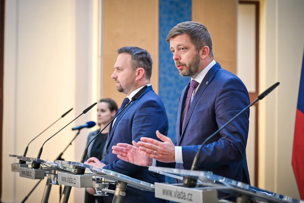 Vláda chce zabránit, aby šlo bez omezení zvyšovat zálohy, řekl Rakušan