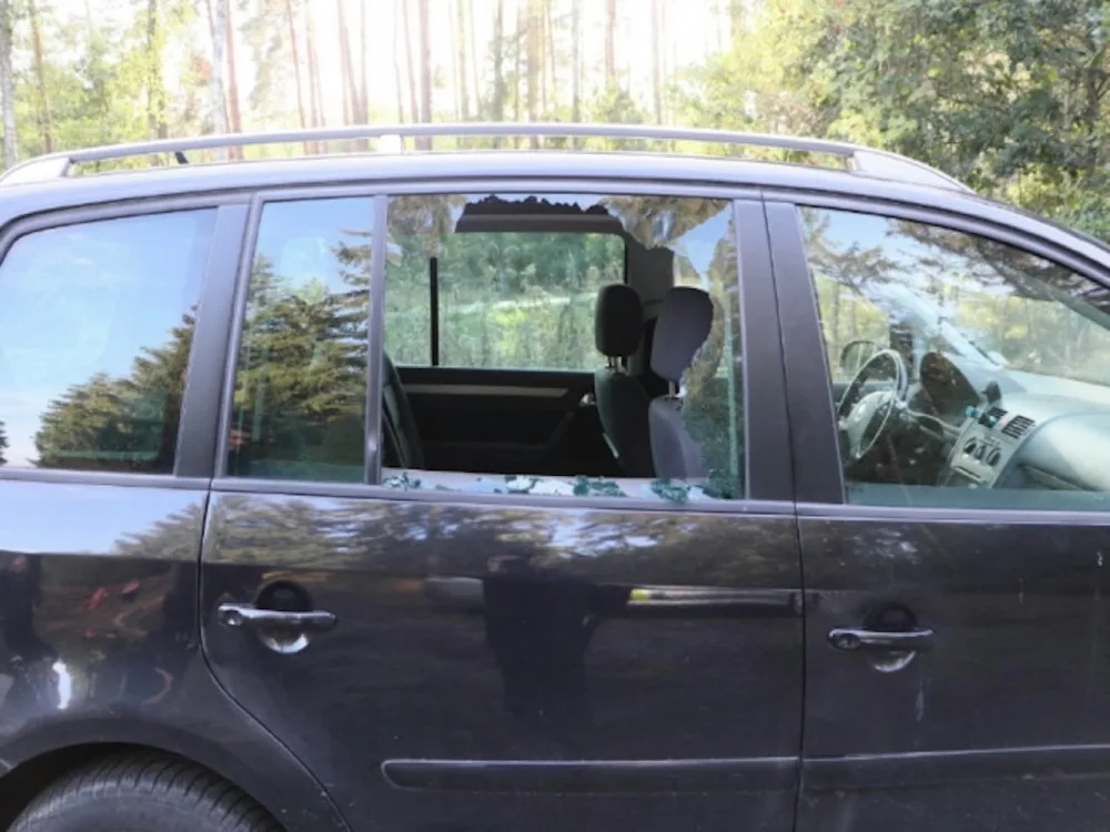 Muž vykradl 11 automobilů. Způsobil škodu za téměř 100 tisíc