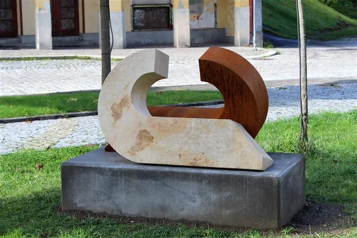 Aš oživily sochy v ulicích. Město si je nadělilo k narozeninám