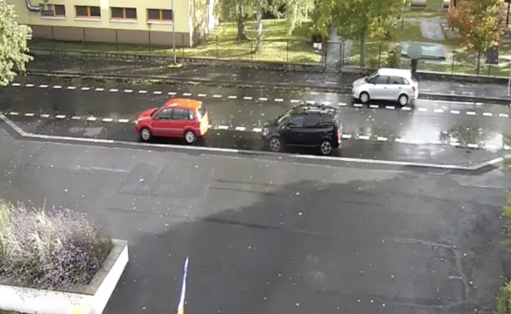 VIDEO: Muž vykrádal auta, chytili ho při činu