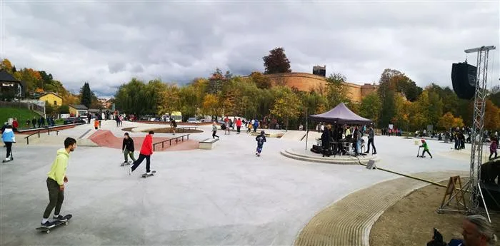V Chebu otevřeli nový skatepark. Je nejmodernější v kraji