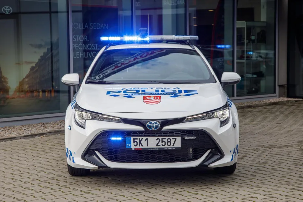 Karlovarští strážníci si udělali radost. Nakoupili si nová auta