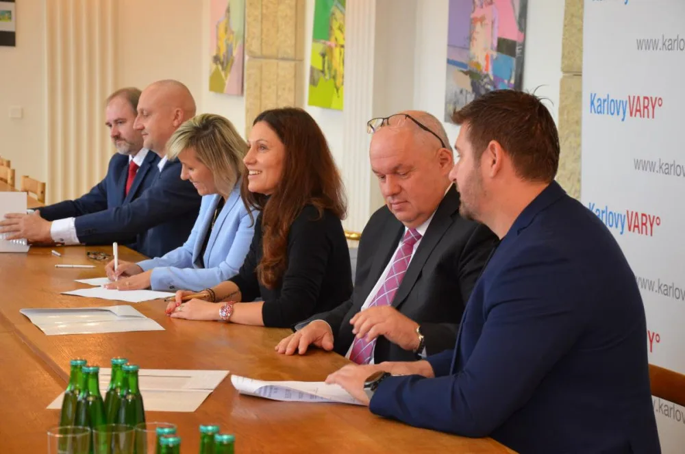 Politici v Karlových Varech podepsali koaliční smlouvu
