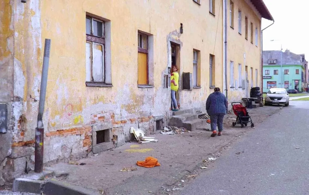 Z problémové lokality u nádraží v Sokolově se už vystěhovala většina nájemníků