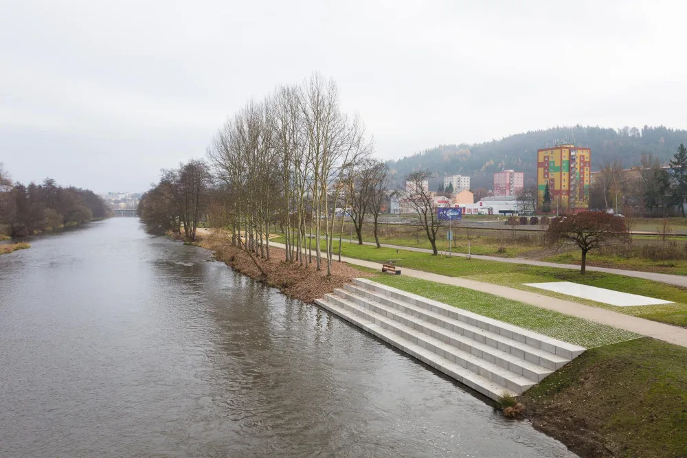 Karlovy Vary dokončily stavbu relaxačního areálu na náplavce Ohře
