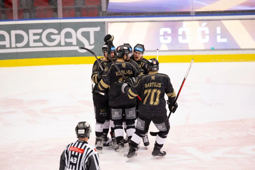 Hokejisté Karlových Varů po čtyřech prohrách zabrali, porazili Litvínov 3:0