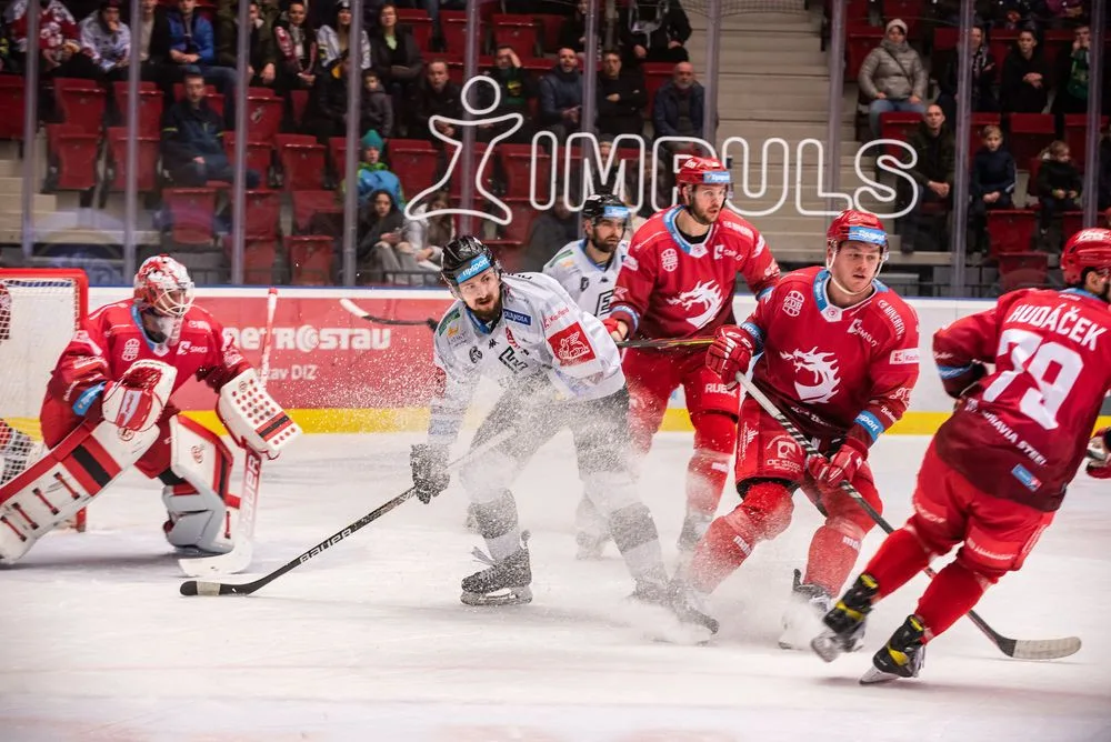 Karlovy Vary po sedmi letech porazily doma Třinec. Myslíme na play-off, hlásí útočník Kohout