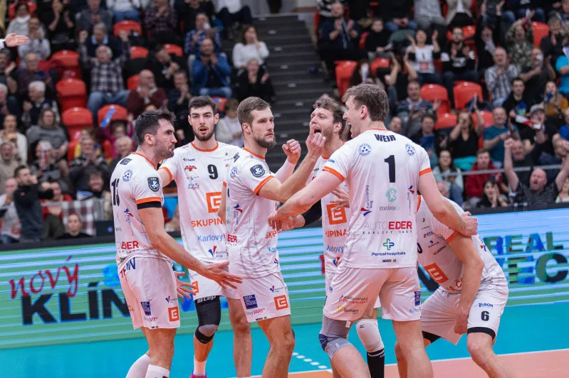 Volejbalisté Karlovarska v úvodním čtvrtfinále Poháru CEV porazili Belchatów 3:2