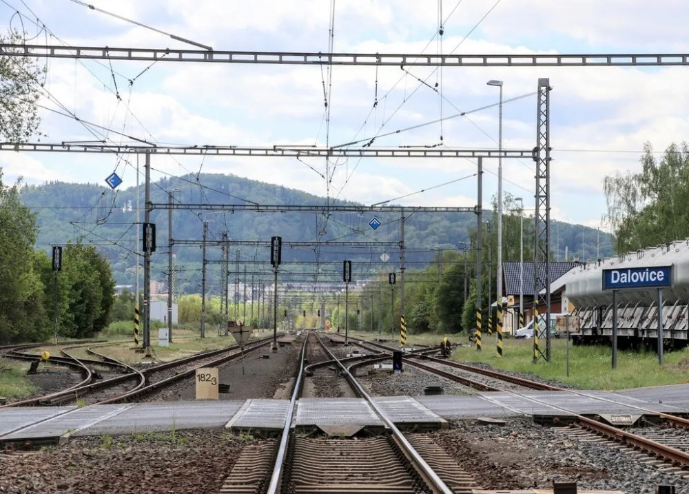 Právníci z Brna se zlobí na karlovarské železničáře. Potrestali je za špatně zadanou zakázku