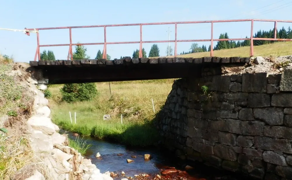 Kraj plánuje opravu zchátralého mostu na frekventované krušnohorské cyklotrase poblíž Přebuzi