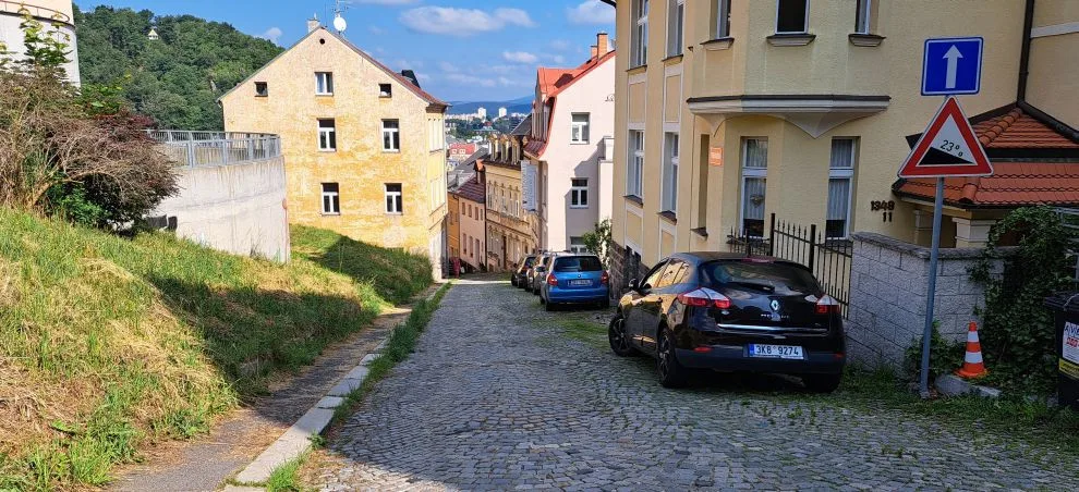 Vary chtějí letos opravit Vyšehradskou ulici, zůstane v historické podobě.
