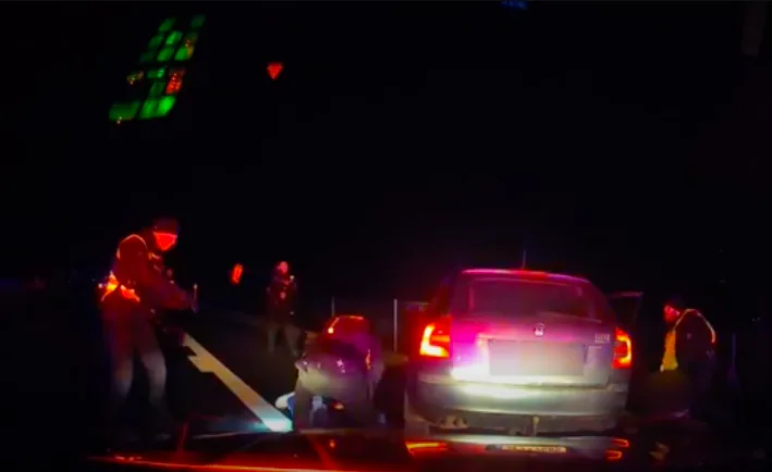 Policisté pronásledovali muže s šesti zákazy řízení a pozitivním testem na amfetamin