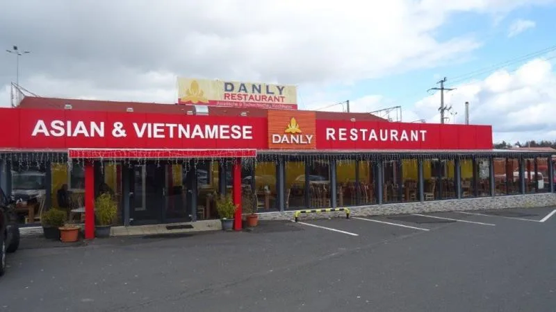 Tady snad nikdy neuklízíte, tepali potravináři majitele vietnamské restaurace v Chebu