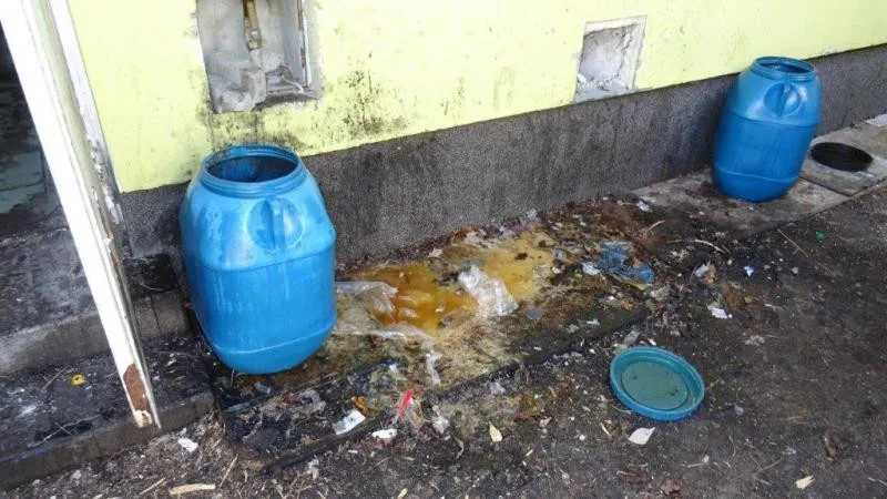 Tady snad nikdy neuklízíte, tepali potravináři majitele vietnamské restaurace v Chebu