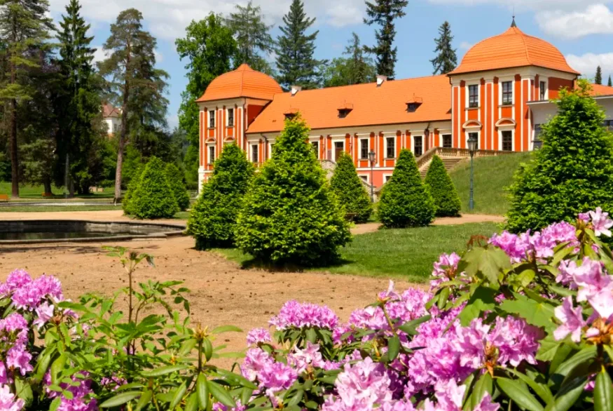 Město Ostrov požádalo o dotace na řešení problémů s vlhkostí v Paláci princů