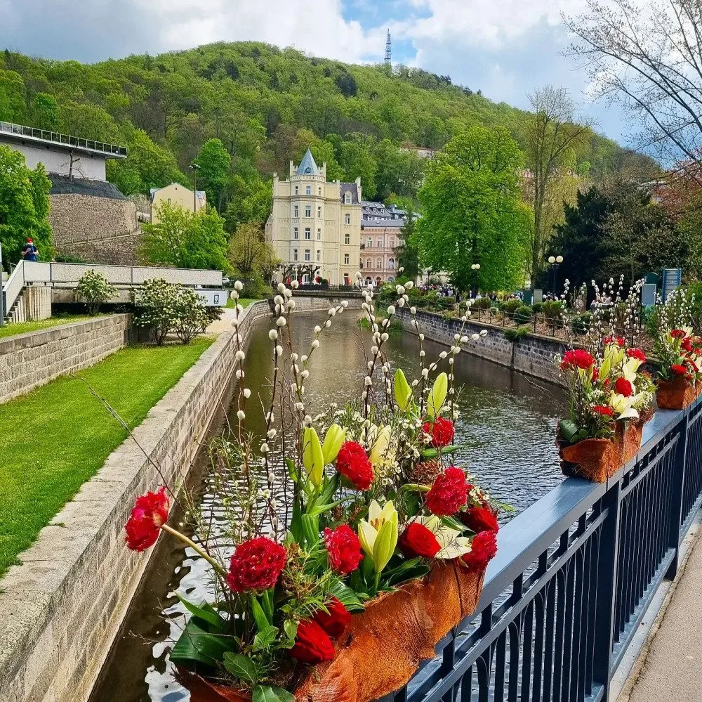 Karlovy Vary dnes zahájily 666. lázeňskou sezonu, stále chybí delší pobyty