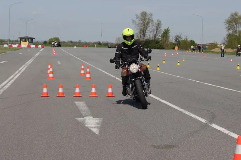size4-16838282860898-231-bezmala-ctyricet-bezplatnych-motorkarskych-kurzu-letos-nabizi-projekt-ucme-se-prezit-novinkou-je-kur