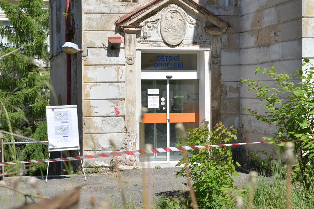 Přestavba karlovarské nemocnice za tři miliardy korun jde podle plánu