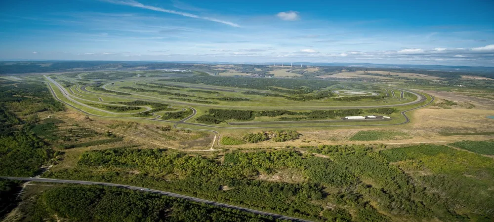 Soukromá firma začne od července udržovat silnice v areálu polygonu BMW u Sokolova