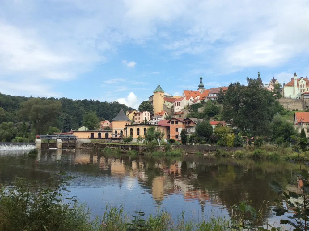 K oblíbeným turistickým cílům patří Loket