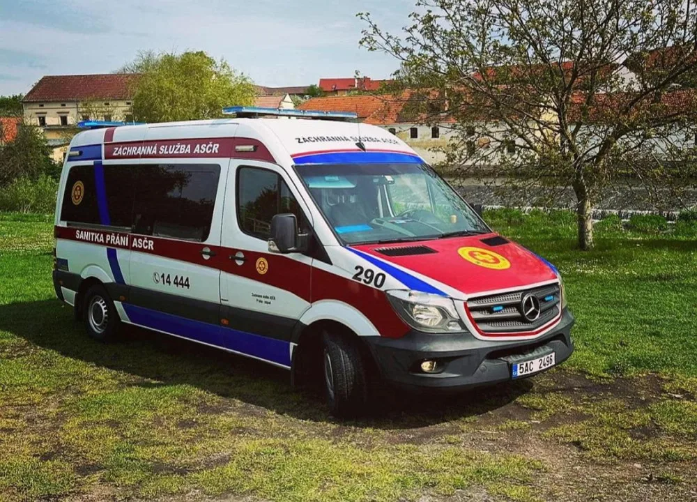 Sanitka přání plní sny vážně nemocným pacientům, její provoz podpořil krajský úřad
