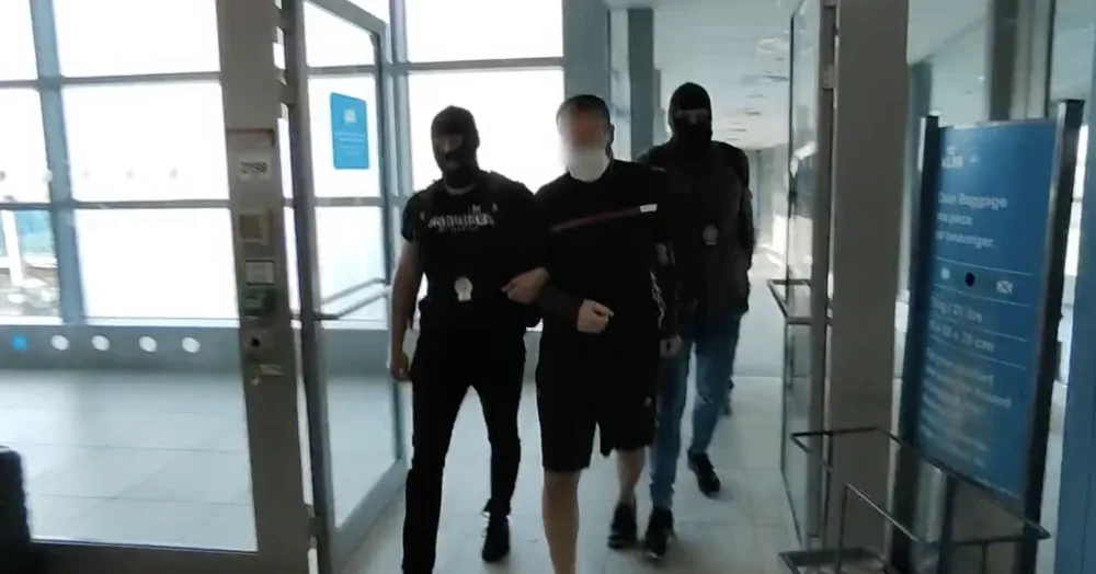 Hledaného muže z Karlovarského kraje zadržela policie v Koreji a vydala ho do Česka
