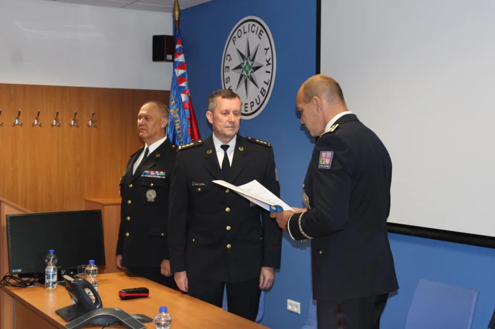 Máme nového šéfa, hlásí do světa karlovarská policie
