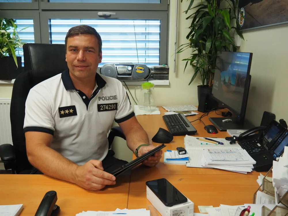 Stabilita zaměstnání byl jeden z hlavních důvodů, proč jsem se stal policistou, říká vedoucí „družstva krajských dopraváků“ z Karlových Varů.