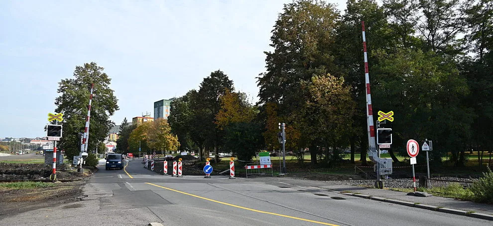 Rekonstrukce křižovatky Šumavská – Západní skončí přes nečekané komplikace včas