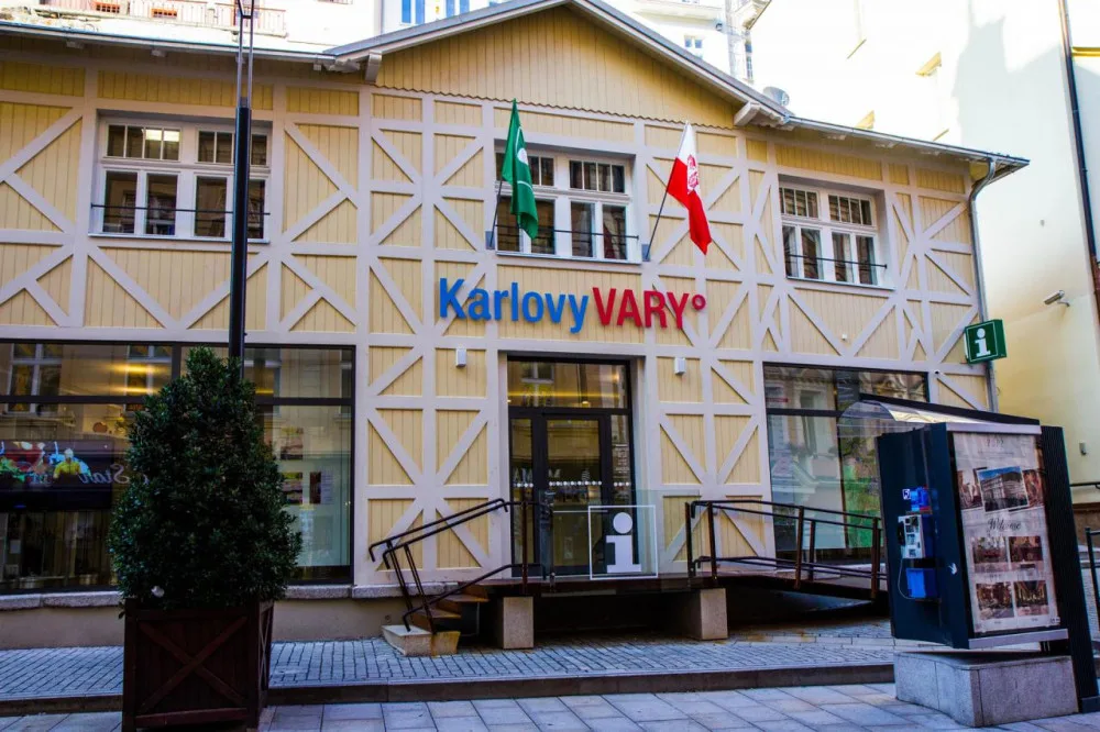 Karlovarské infocentrum v Lázeňské se nově přesune do Varšavské ulice