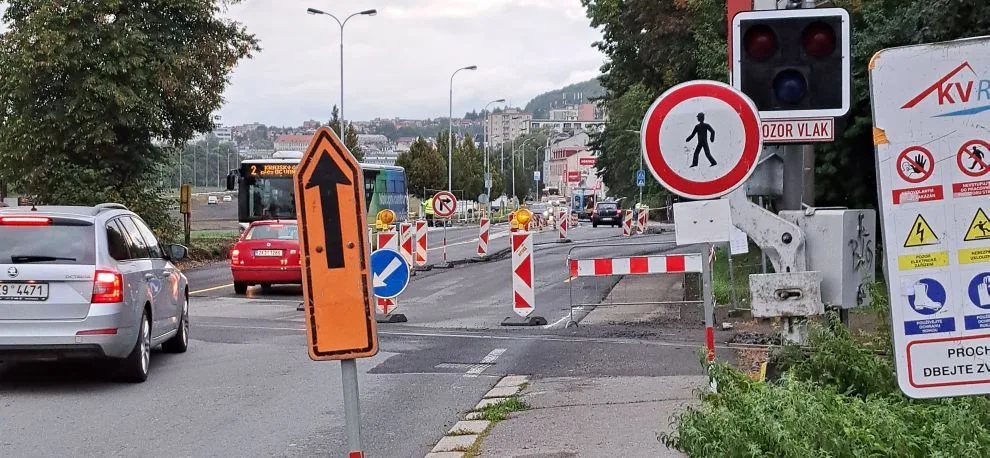 Upozornění pro řidiče. Blíží se dopravní omezení v Karlových Varech