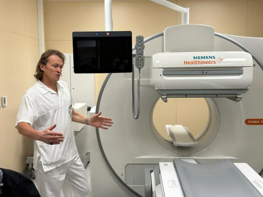 Karlovarská nemocnice představila nový diagnostický přístroj, tento model jinde v Česku zatím nenajdete