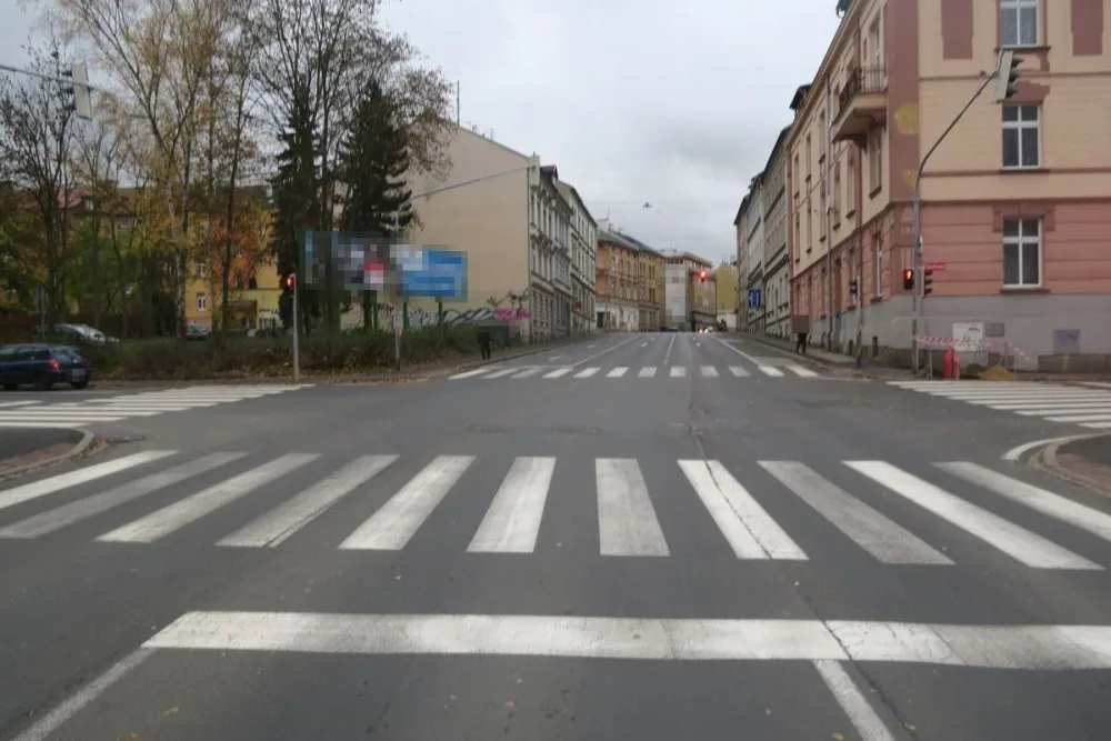 Ženu na přechodu srazilo auto. Policie hledá svědky nehody
