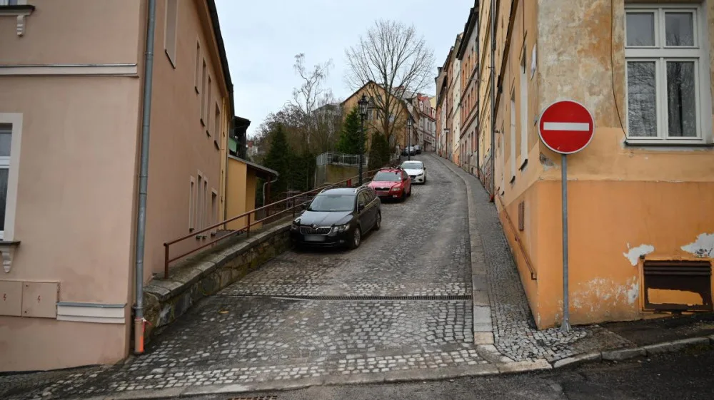 Oprava Vyšehradské v Karlových Varech skončila před termínem