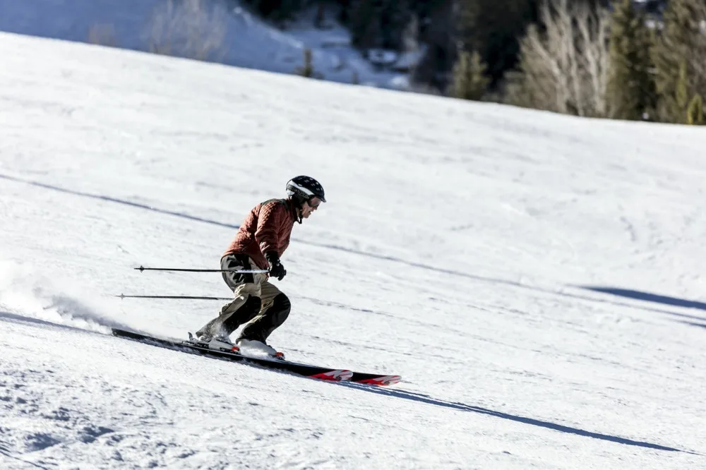 size4-15510433058181-124-skiing-3728676-1280