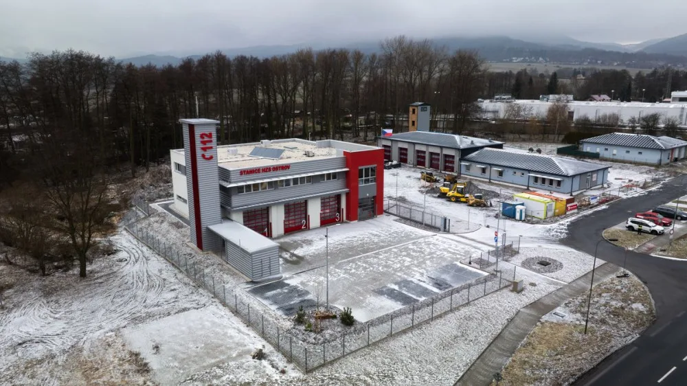 V Ostrově na Karlovarsku otevřeli novou stanici profesionálních hasičů