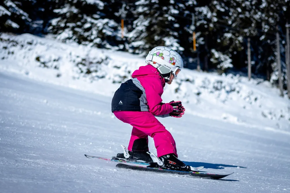size4-skiing-6035709_1280