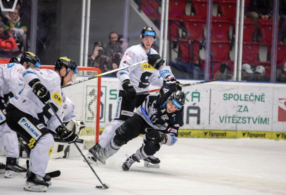 Hokejisté Karlových Varů porazili Spartu 5:1 a jsou v předkole play off.