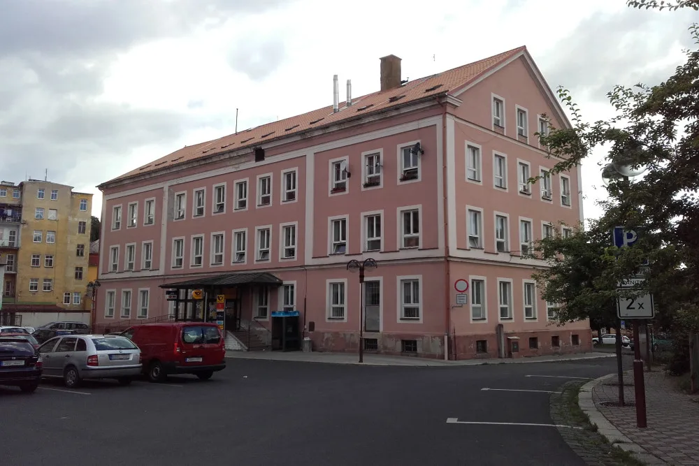 Aš chce koupit budovu hlavní pošty, poštovní služby tam zůstanou zachované.