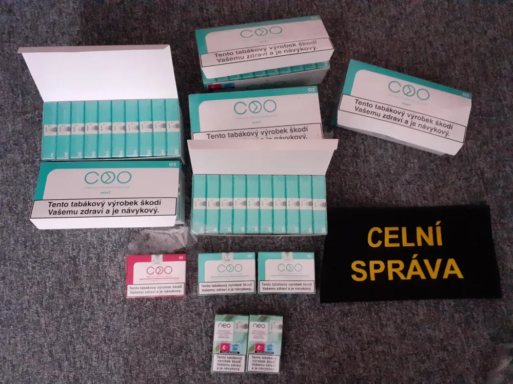 Celníci si došlápli na prodejce nezdaněného alkoholu a neznačených cigaret. Zboží ukrývali pod pulty provozoven