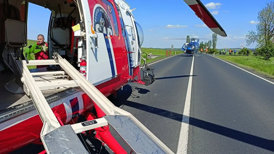 Na místě zasahovaly i dva vrtulníky záchranné služby