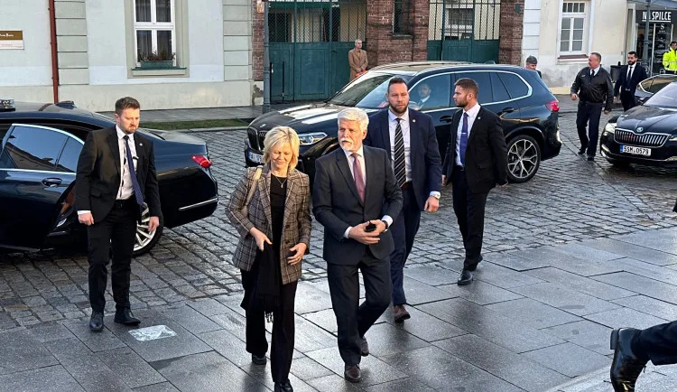 Prezident Petr Pavel na přelomu týdne navštíví Karlovarský kraj, čeká ho několik debat
