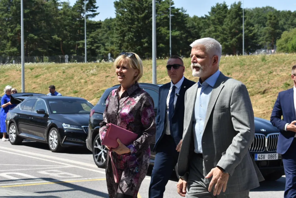 Prezident Petr Pavel zahájí dvoudenní návštěvu Karlovarského kraje debatou s občany