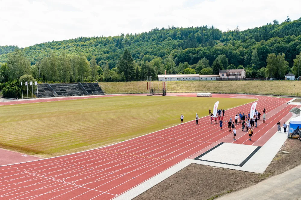 Karlovy Vary zrekonstruovaly atletický stadion v Tuhnicích za 46 milionů Kč
