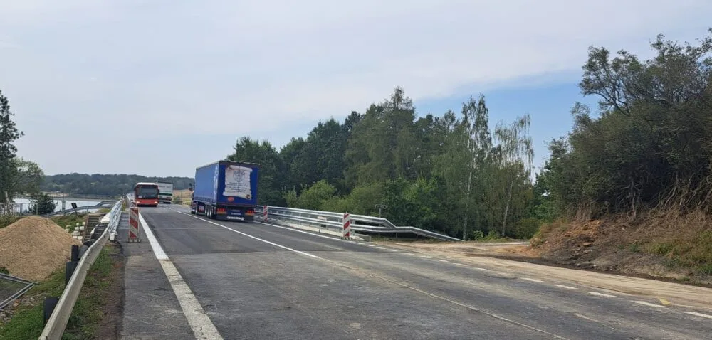 Most po hrázi přehrady Jesenice u Chebu je s předstihem znovu průjezdný